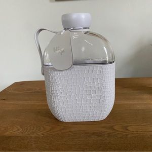 NWT Hip 22-oz Flat Water Bottle Flask (Cloud)